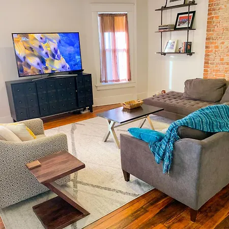 East Nashville Upstairs Apartment, One Queen Br, 2 Twin Br,1Bath In Five Points, Close To Downtown